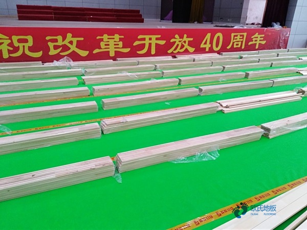 籃球場地木地板大概多少錢1
