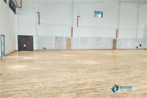 寻求运动场地地板哪种牌子好