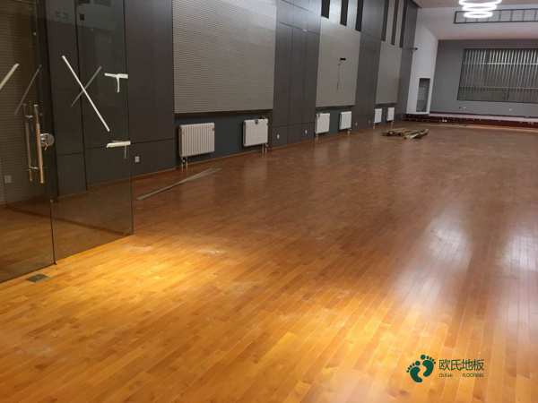 尋求運(yùn)動(dòng)木地板品牌
