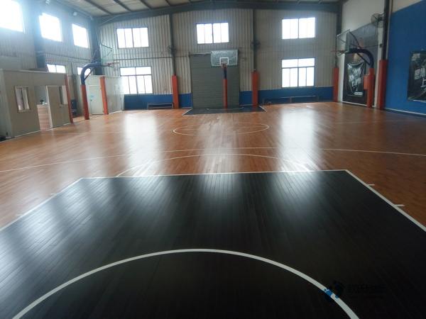 松木体育场地板保养方法