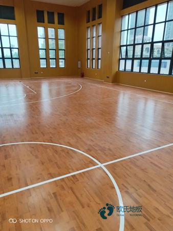 枫桦木篮球地板图片