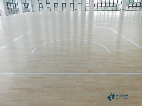 松木篮球体育地板怎么保养