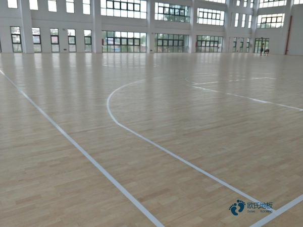 松木篮球体育地板怎么保养