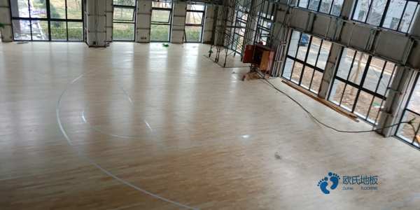 松木篮球场地板怎么保养