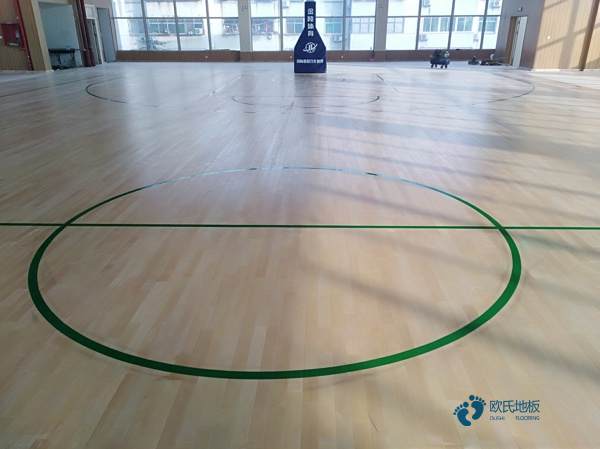 松木篮球馆地板安装公司
