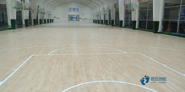 拼接板木地板篮球馆安装工艺