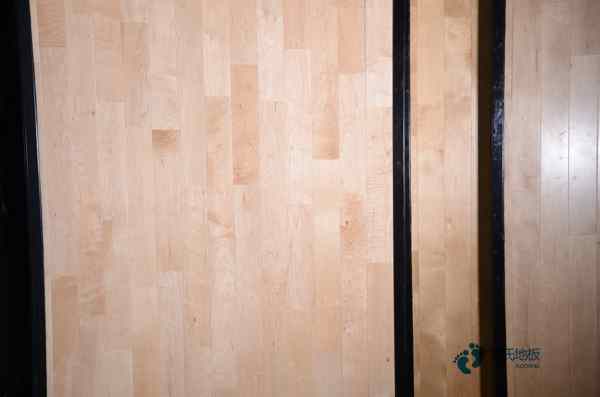 枫木篮球体育地板安装公司