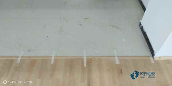 枫木篮球地板安装公司