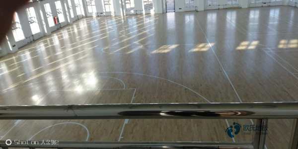 枫桦木体育场地木地板如何保洁