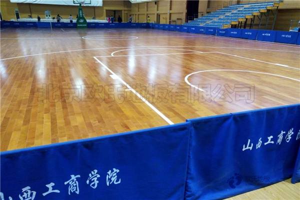 新疆枫桦木体育木地板打磨翻新