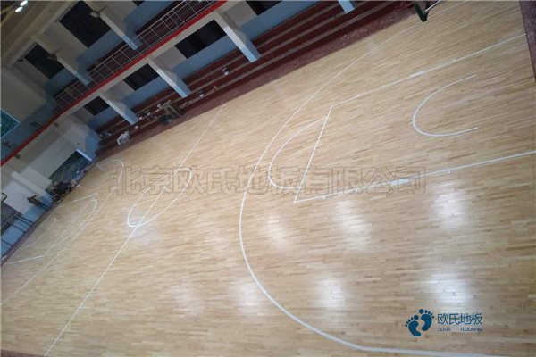 柞木篮球馆地板安装公司