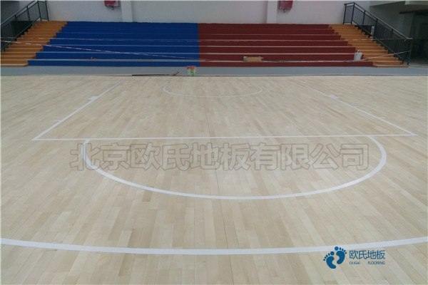 用什么体育场地板厂家报价