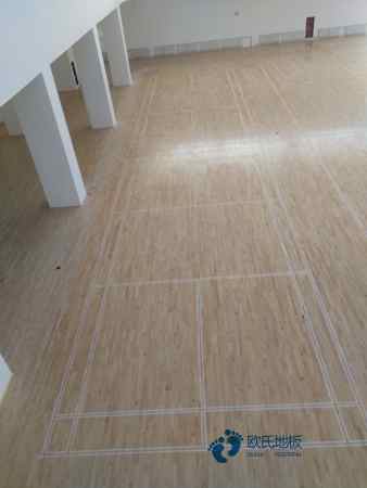 用哪种体育场地木地板厂家报价