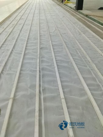 用哪种篮球场地地板厂家报价