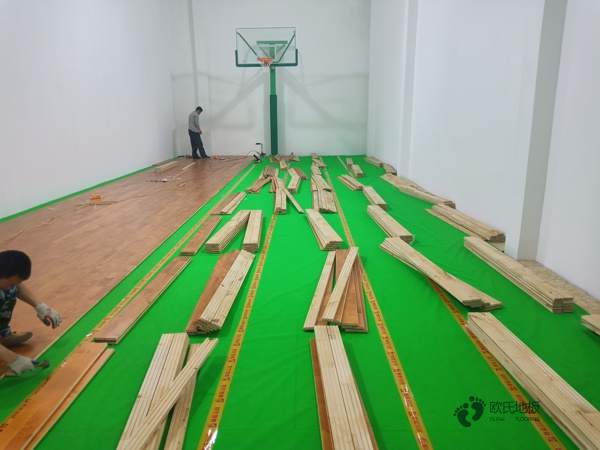 单层龙骨篮球体育地板多少钱一平方米