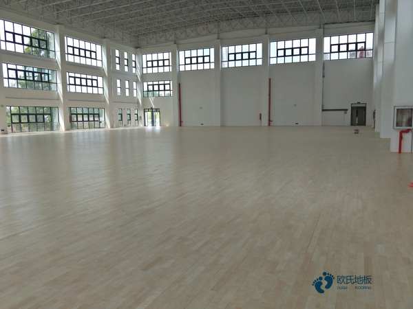 新疆专业体育场地板厚度