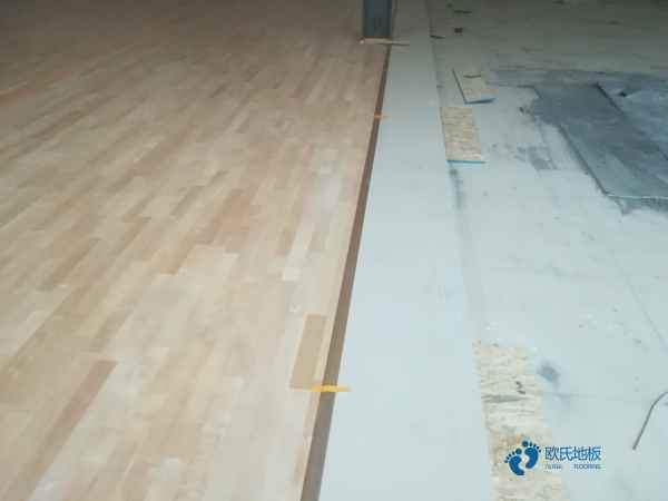 高端运动篮球木地板安装公司