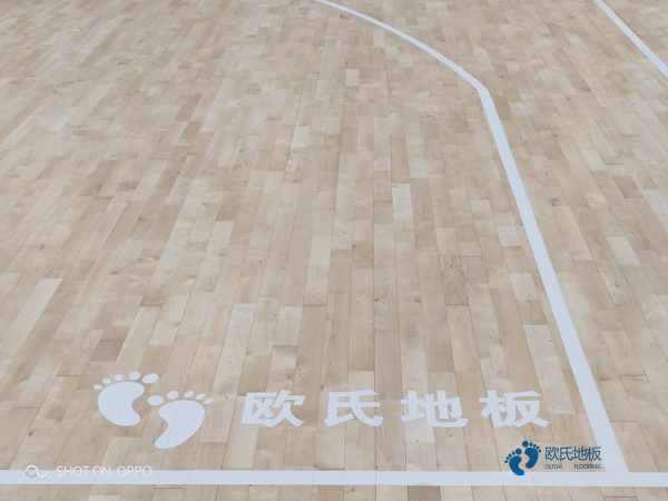 篮球场是木地板好还是塑料好3