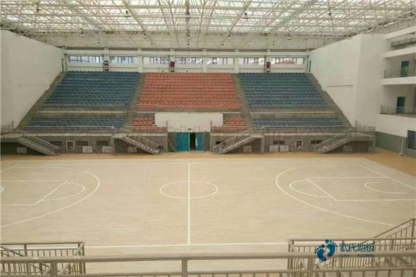 單龍骨體育籃球木地板如何保潔