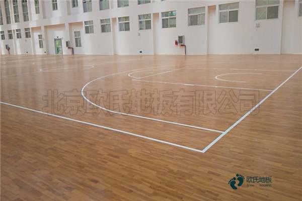 单龙骨体育馆地板保养