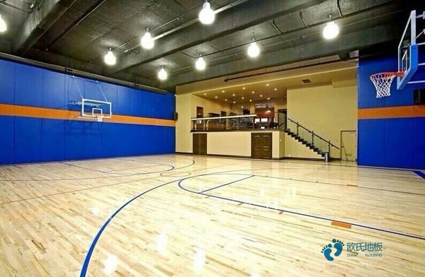单龙骨篮球体育木地板保养方法