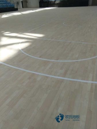 柞木篮球馆地板施工