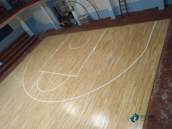 单龙骨篮球木地板保养方法