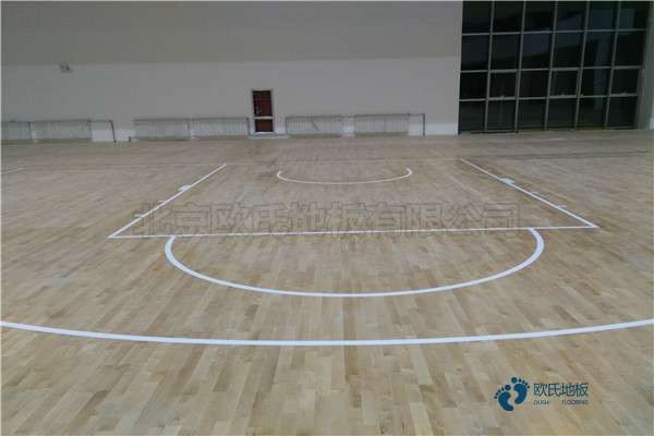 单龙骨篮球运动木地板如何保洁