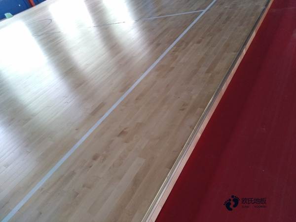 22厚篮球场地木地板造价是的多少？