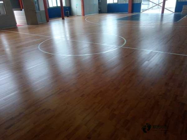 学校篮球地板一般多宽