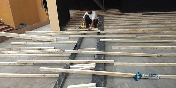 有什么篮球体育地板价格便宜