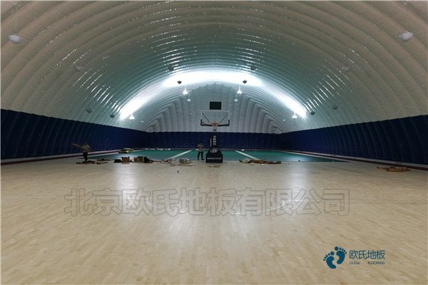 内蒙古柞木体育场地板打磨翻新