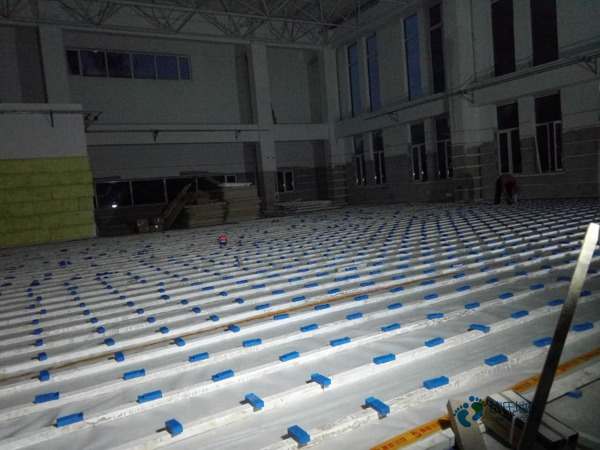 松木体育地板安装费