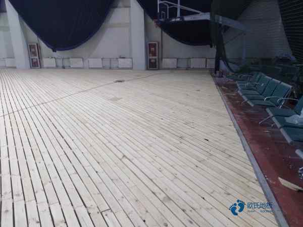 松木篮球馆木地板怎么安装