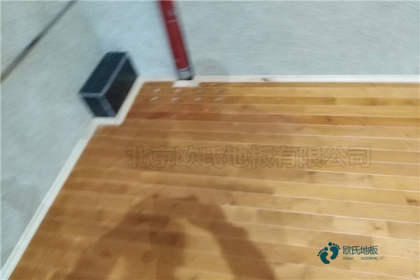 较好的体育场地木地板厂家报价