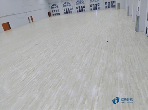 较好的体育场馆地板施工工艺