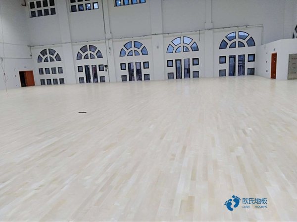 较好的体育场馆地板施工工艺