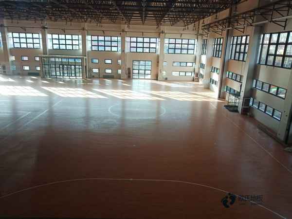 较好的篮球场木地板施工流程