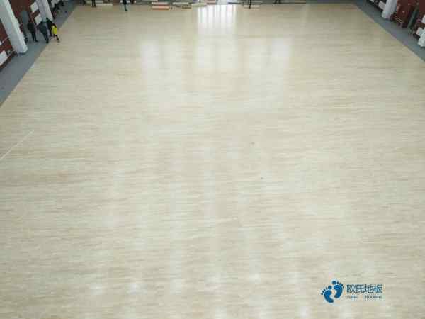 實木籃球體育木地板保養方法
