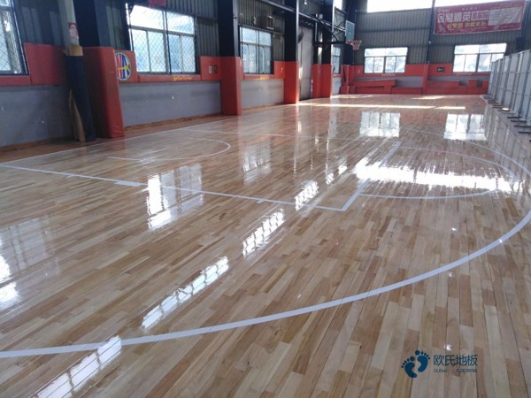 实木篮球场地地板保养