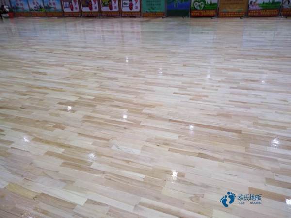 实木篮球场地地板保养