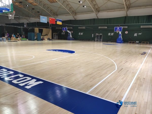 实木篮球场地板环保吗