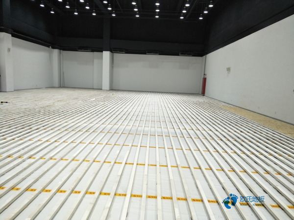 实木运动场地木地板保养方法