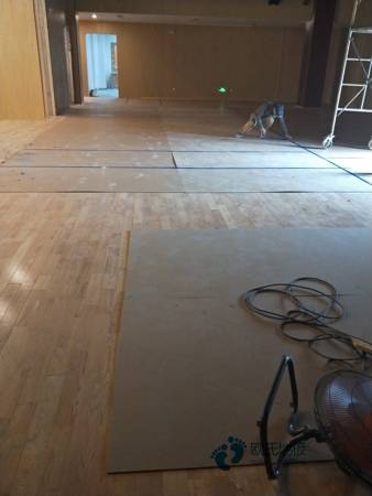 室内运动体育木地板施工方案