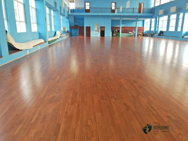 室内运动场馆木地板施工团队