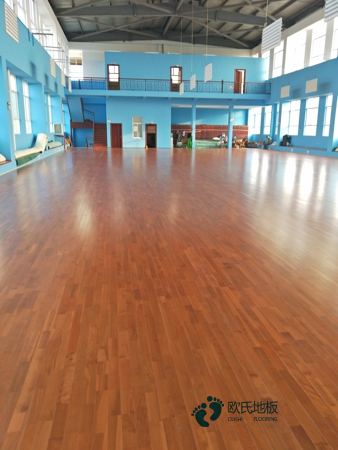 室内运动场馆木地板施工团队