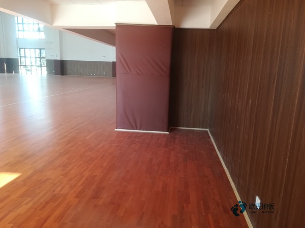 室內(nèi)運(yùn)動(dòng)籃球木地板施工單位