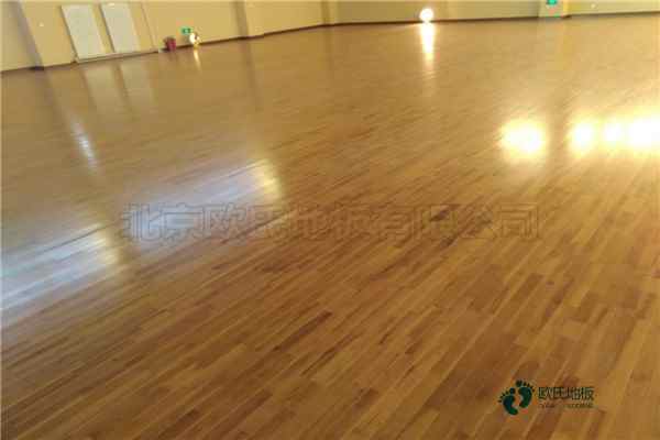 室內(nèi)運(yùn)動(dòng)籃球木地板施工工藝