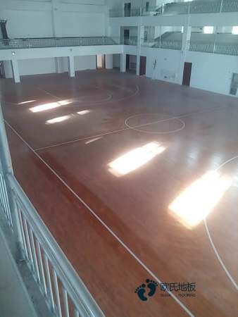 尋求籃球運動木地板安裝公司