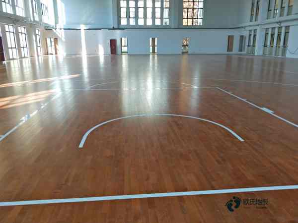 尋求籃球館地板安裝公司